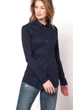 Desoto Slim Fit Blusenachtblau, Einfarbig 8 Desoto Slim Fit Blusenachtblau, Einfarbig -Ausgewählte Bekleidungsgeschäfte 21058 2 558 4 800 1200x1200