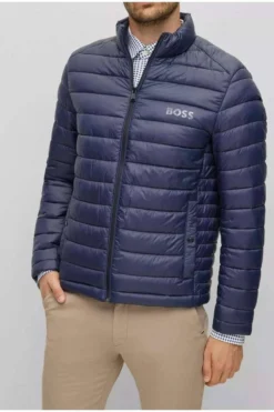 Hugo Boss BOSS Regular Fit Herren Steppjacke Dunkelblau 8 Hugo Boss BOSS Regular Fit Herren Steppjacke Dunkelblau -Ausgewählte Bekleidungsgeschäfte 50481548 404 8 800 1200x1200