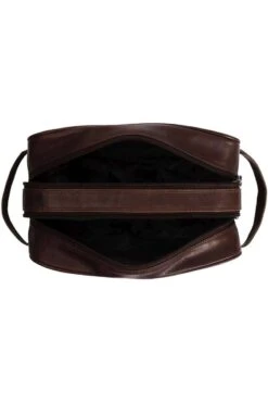 Chesterfield Herren KulturbeutelStacey Braun, Einfarbig 7 Chesterfield Herren KulturbeutelStacey Braun, Einfarbig -Ausgewählte Bekleidungsgeschäfte CH C08 0165 01 4 800 1200x1200