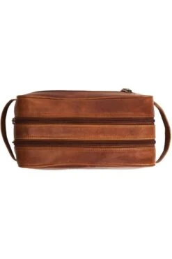 Chesterfield Herren KulturbeutelStacey Cognac, Einfarbig 6 Chesterfield Herren KulturbeutelStacey Cognac, Einfarbig -Ausgewählte Bekleidungsgeschäfte CH C08 0165 31 3 800 1200x1200