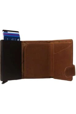 Chesterfield Kartenetuicognac, Einfarbig 8 Chesterfield Kartenetuicognac, Einfarbig -Ausgewählte Bekleidungsgeschäfte CH C08 0382 31 3 800 1200x1200